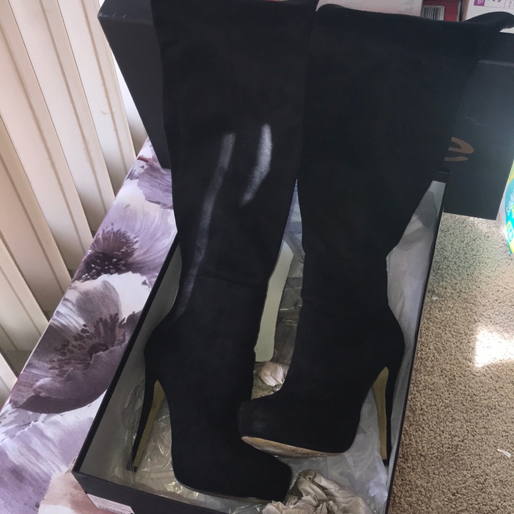 Rihanna’s Tall Boots by BEBE - Picture 6 of 6